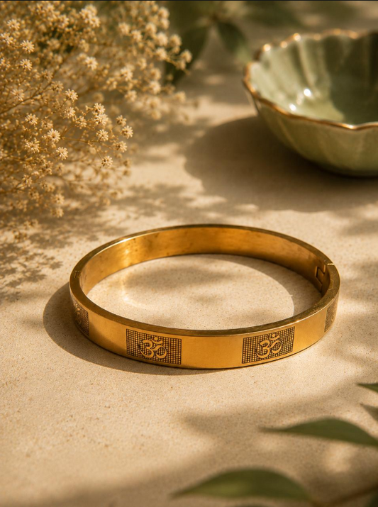 Ramvarna Gold Plated Om Kada